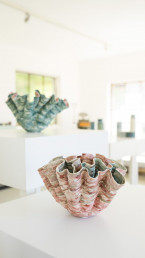 keramik von Sarah Dario, ausgestellt im Keramik.Kombinat