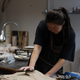 Tilda Yoo im Keramik-Atelier