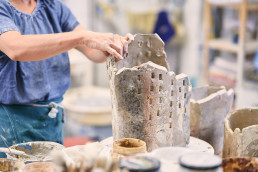 In der Keramik-Werkstatt von Susi Schmidt - die HausFrau