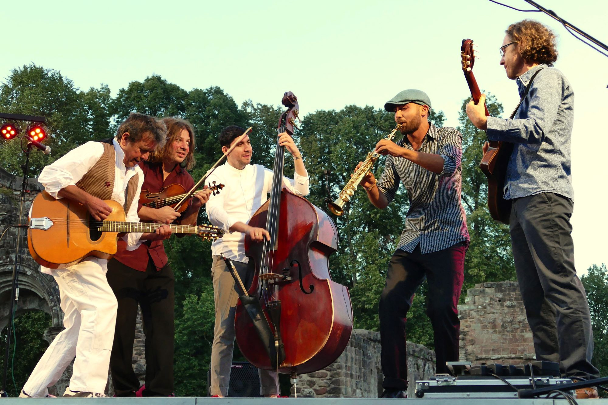 Lulo Reinhardt Accoustic Lounge feat. Absinto Orkestra